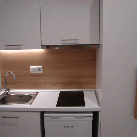 Four Reasons 아파트호텔 Paralía