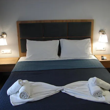 Four Reasons 아파트호텔 Paralía