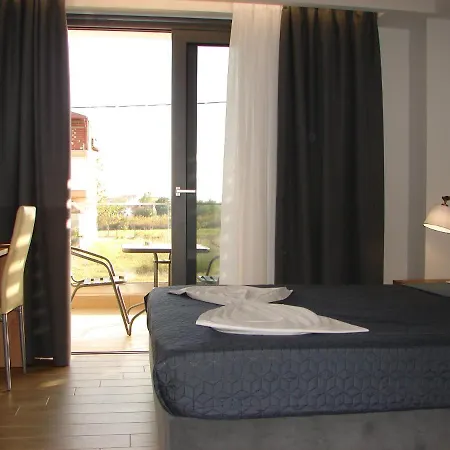 Four Reasons Paralía