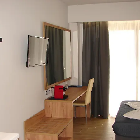 Four Reasons 4* Paralía