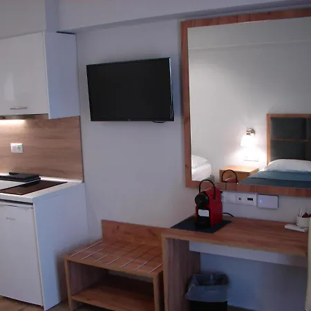 Four Reasons 4* Paralía