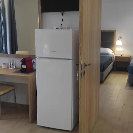 Four Reasons 아파트호텔 Paralía