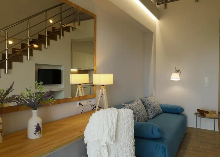 Four Reasons Paralía