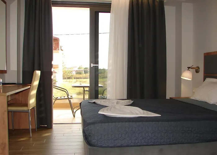 Four Reasons Paralía