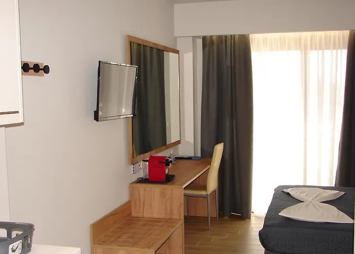 Four Reasons 4* Paralía