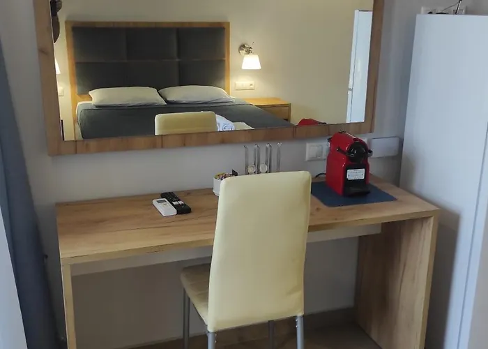 Four Reasons Paralía