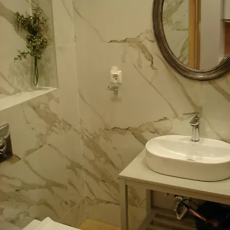 Four Reasons Paralía