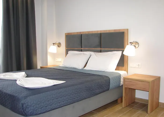 Four Reasons Paralía