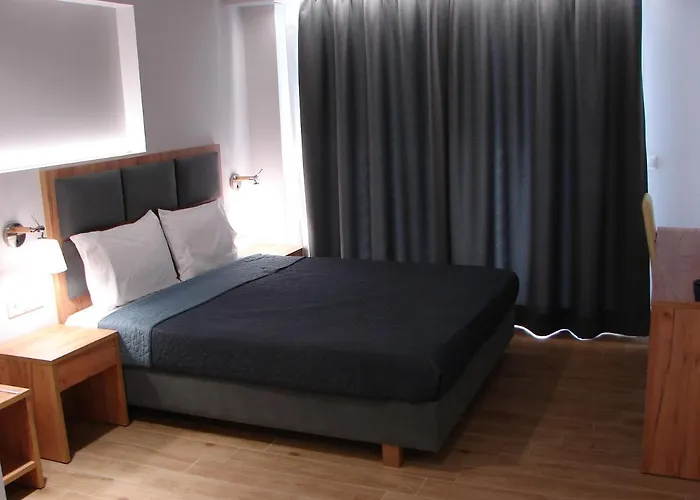 Four Reasons Paralía