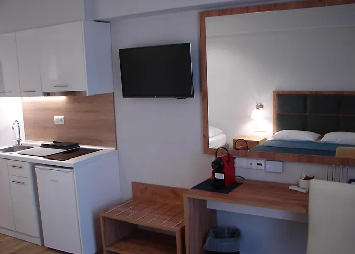 Four Reasons 4* Paralía