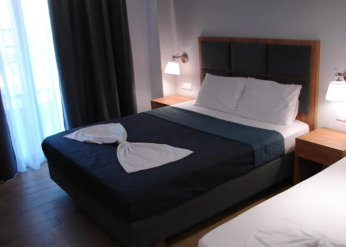 Four Reasons Paralía